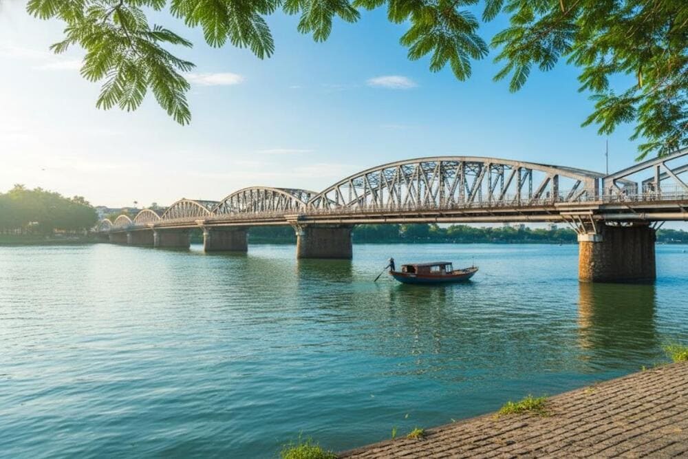 Trường Tiền không chỉ là một cây cầu mà còn là bức tranh sống động của nghệ thuật Việt